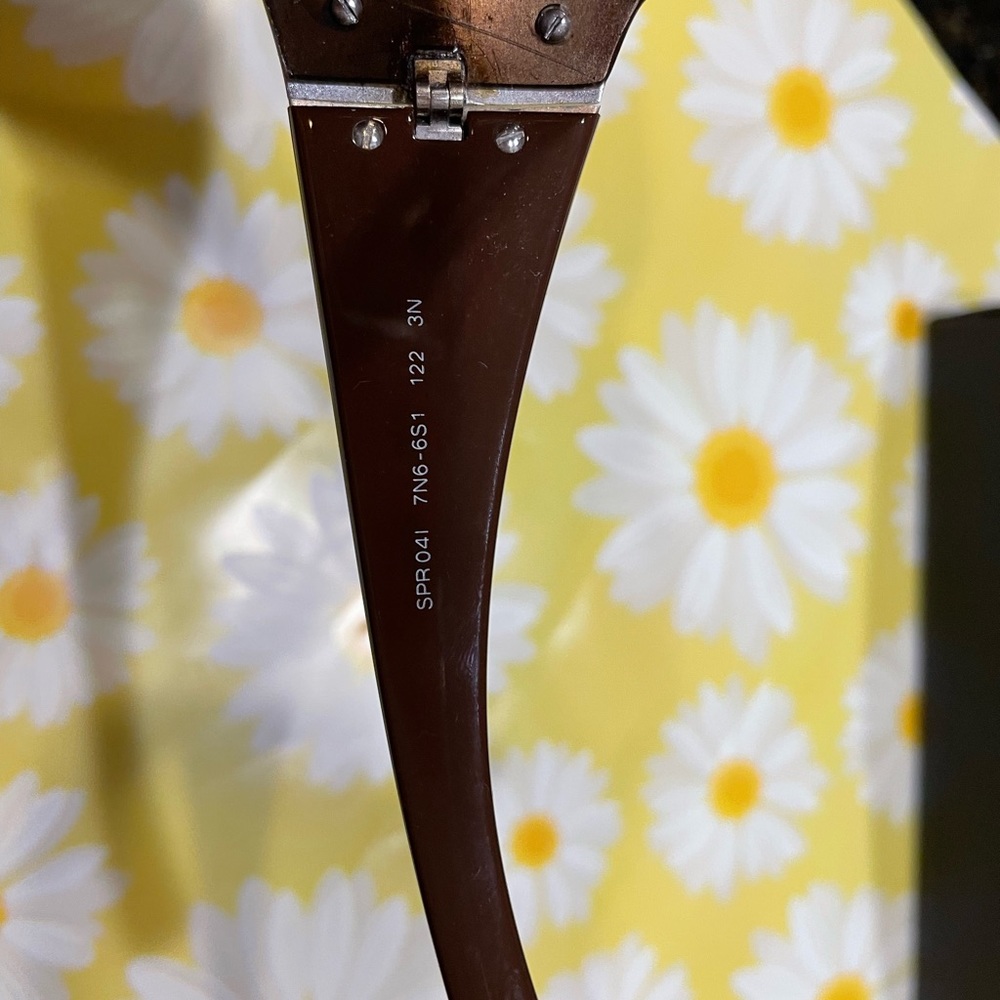 Prada Black Sunglasses SPR041 with Prada Hard Case - Picture 4 of 9